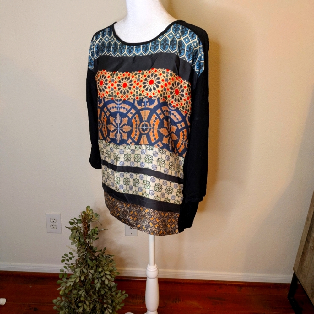 Zara 3/4 sleeved geometric top